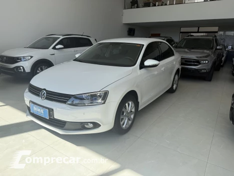 Volkswagen Jetta 2.0 4P CONFORTLINE TIPTRONIC AUTOMÁTICO 4 portas