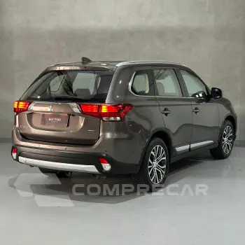 OUTLANDER 2.2 165cv Diesel Aut.