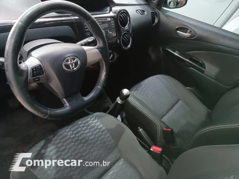 Etios Cross 1.0