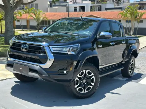 Toyota HILUX 2.8 D-4D TURBO DIESEL CD SRX PLUS 4X4 AUTOMÁTICO 4 portas