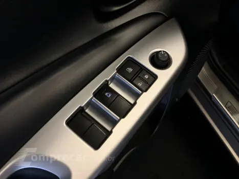 Yaris 1.5 16V Flex Sedan Xl Live Multidrive