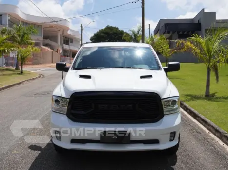 CLASSIC 5.7 V8 GASOLINA LARAMIE NIGHT EDITION CD 4X4 AUTOMÁT