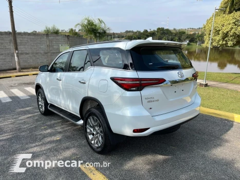 HILUX SW4 2.8 D-4D TURBO DIESEL SRX 4X4 AUTOMÁTICO