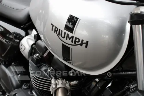 TRIUMPH STREET TWIN