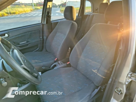 FIESTA 1.6 MPI Class Hatch 8V