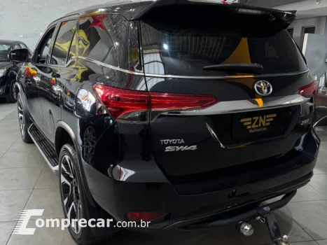 HILUX SW4 - 2.8 D-4D TURBO SRX 7L 4X4 AUTOMÁTICO