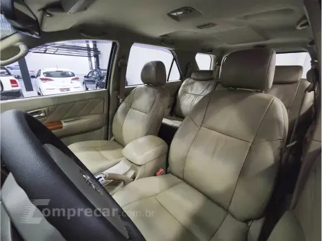 Hilux SW4 SRV D4-D 4x4 3.0 TDI Dies. Aut