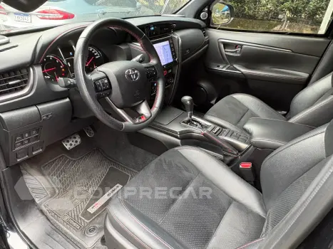 HILUX SW4 2.8 D-4d Turbo Gr-s 7L 4X4