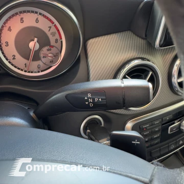 Mercedes-Benz GLA 200 1.6 CGI Advance 16V Turbo 4 portas