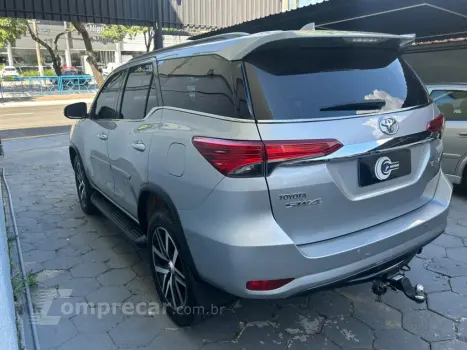 HILUX SW4 2.7 SRV 7 LUGARES 4X2 16V FLEX 4P AUTOMÁTICO