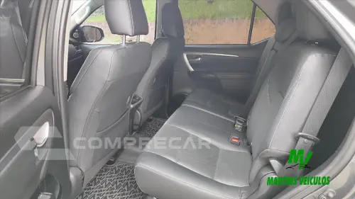 HILUX SW4 2.8 D-4D TURBO DIESEL SRX 4X4 AUTOMÁTICO
