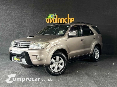 Toyota HILUX SW4 3.0 SRV 4X4 7 LUGARES 16V TURBO INTERCOOLER DIESEL 4 portas