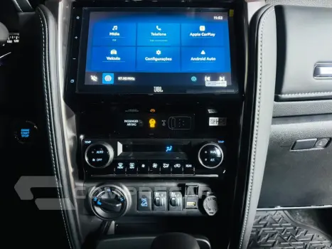 HILUX SW4 2.8 D-4D TURBO DIESEL SRX PLATINUM 7L 4X4 AUTOMÁTI