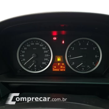 545I 4.4 Sedan V8 32V