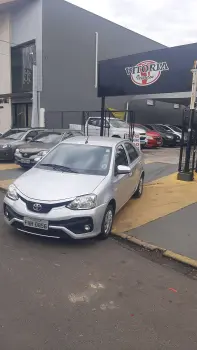 Toyota ETIOS 1.5 X Sedan 16V 4 portas