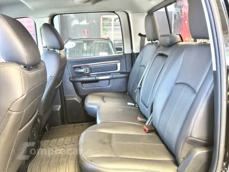 CLASSIC 5.7 V8 GASOLINA LARAMIE NIGHT EDITION CD 4X4 AUTOMÁT