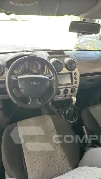 FIESTA 1.6 MPI Class Hatch 8V