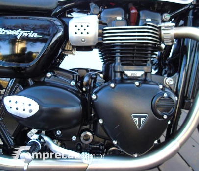 TRIUMPH STREET TWIN