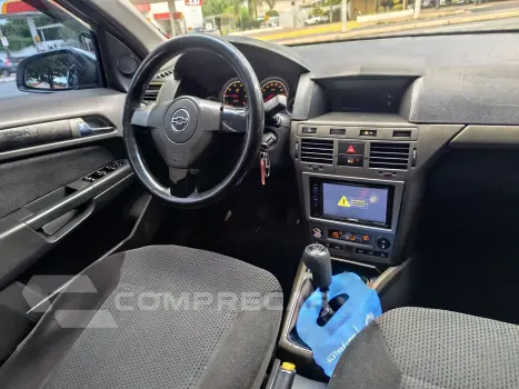 VECTRA 2.0 MPFI GT HATCH 8V FLEX 4P MANUAL