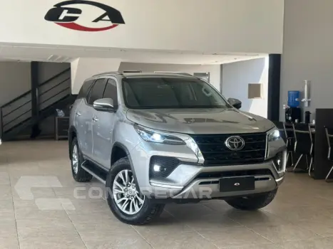 HILUX SW4 2.8 D-4D TURBO DIESEL SRX 7L 4X4 AUTOMÁTICO