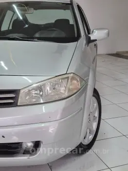 Megane Sedan Dynamique 1.6 16V (flex)