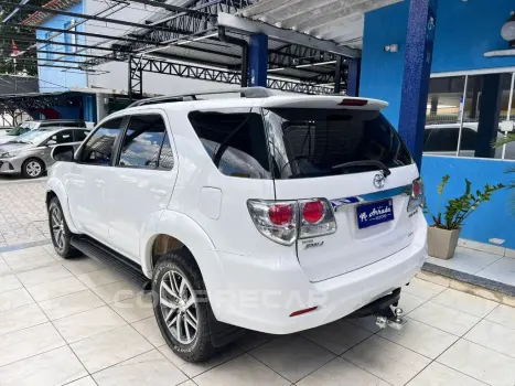 Hilux SW4 SRV D4-D 4x4 3.0 TDI Dies. Aut