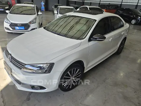 Volkswagen JETTA 2.0 TSI Highline 4 portas
