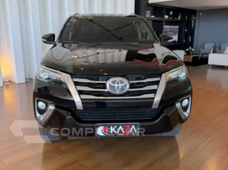 HILUX SW4 - 2.8 SRX 4X4 7 LUGARES 16V TURBO INTERCOOLER 4P A