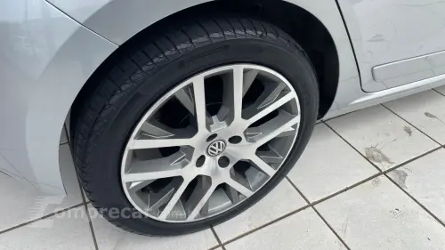 VOLKSWAGEN UP 1.0 TSI MOVE UP 12V