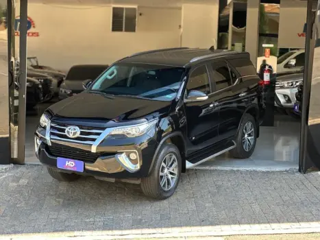 Toyota HILUX SWSRXA4FD 4 portas