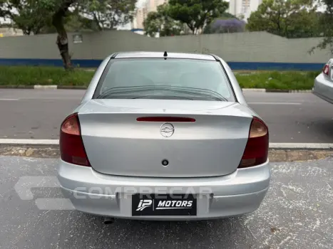 CORSA 1.8 MPFI Sedan 8V