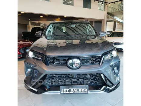 HILUX SW4 2.8 D-4D TURBO DIESEL SRX PLATINUM 7L 4X4 AUTOMÁTI