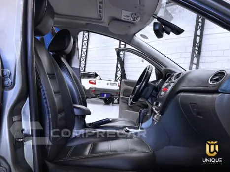 FOCUS HATCH - 2.0 TITANIUM HATCH 16V 4P AUTOMÁTICO