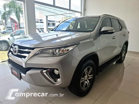 Toyota Hilux SW4 SR 4x2 2.7/ 2.7 Flex 16V Aut. 4 portas