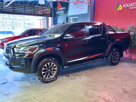 Toyota HILUX 2.8 D-4D TURBO DIESEL CD GR-S 4X4 AUTOMÁTICO 4 portas
