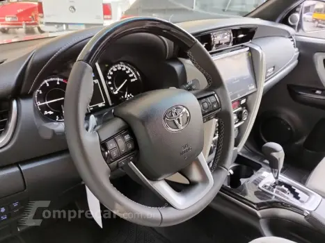 HILUX SW4 2.8 D-4D TURBO DIESEL DIAMOND 7L 4X4 AUTOMÁTICO