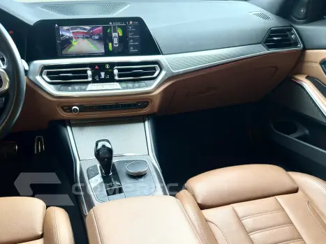 320i 2.0 16V TURBO GASOLINA M SPORT AUTOMÁTICO