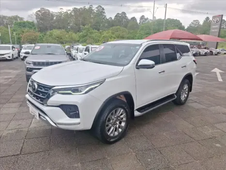 HILUX SW4 2.8 D-4D TURBO DIESEL SRX 7L 4X4 AUTOMÁ