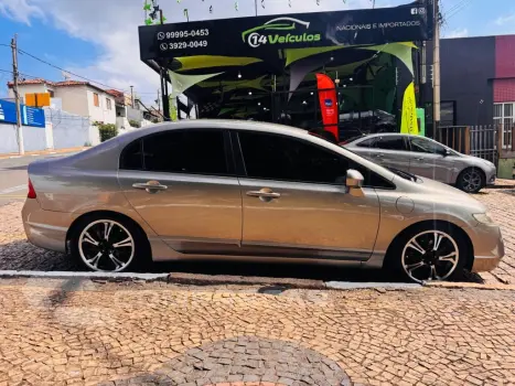 Honda Civic Sedan LXS 1.8/1.8 Flex 16V Aut. 4p 4 portas