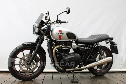 TRIUMPH STREET TWIN