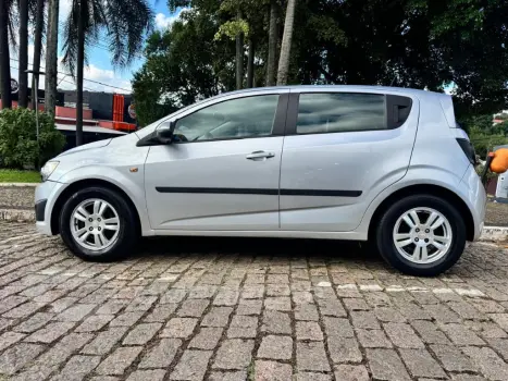 CHEVROLET SONIC HB LT 1.6 16V FlexPower 5p Mec. 4 portas