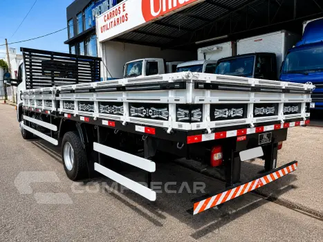 Delivery 11.180 Prime + Carroceria Madeira