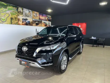 Toyota HILUX SW4 2.8 SRX 4X4 7 Lugares 16V Turbo Intercooler 4 portas