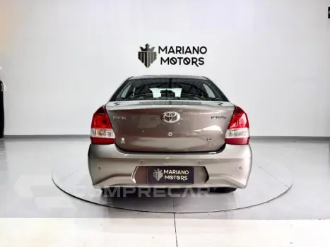 ETIOS 1.5 X PLUS SEDAN 16V FLEX 4P AUTOMÁTICO