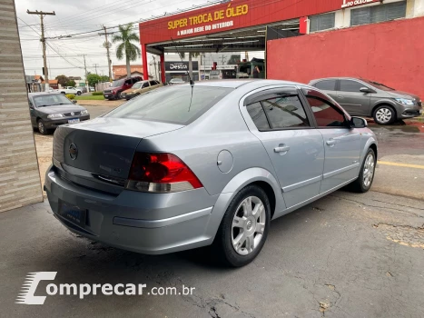 VECTRA 2.0 MPFI Elegance 8V