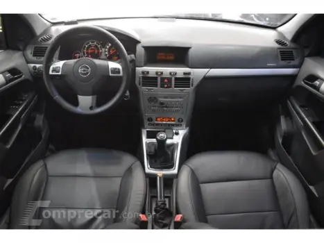 VECTRA SEDAN - 2.0 MPFI ELEGANCE 8V 4P MANUAL