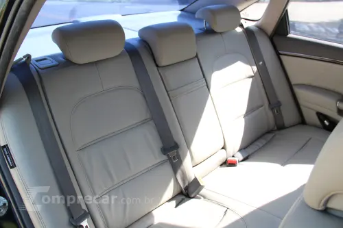 AZERA 3.3 MPFI GLS Sedan V6 24V