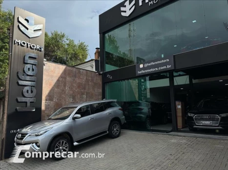 Toyota HILUX SW4 2.8 SRX 4X4 7 Lugares 16V Turbo Intercooler 4 portas