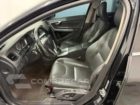 S60 T-5 MOMENTUM 2.0 245cv 4p