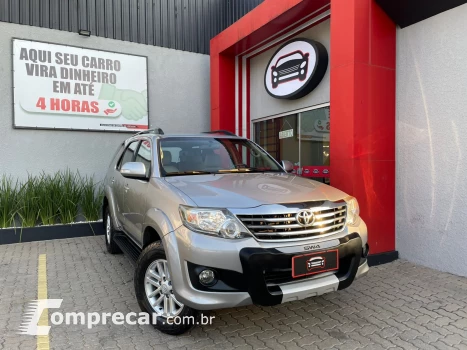 Toyota HILUX SW4 2.7 SR 7 Lugares 4X2 16V 4 portas